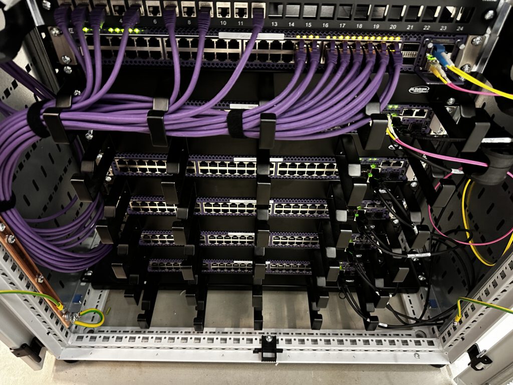 Netwerkkast met switches